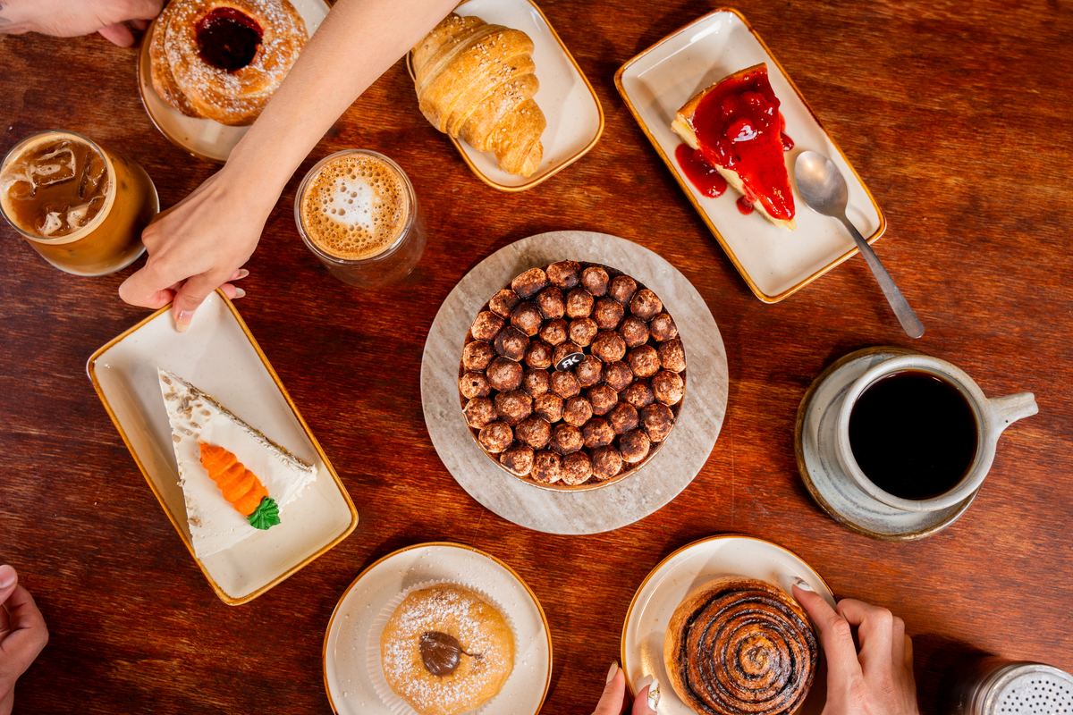 Café, repostería y pan de la casa en Rustik